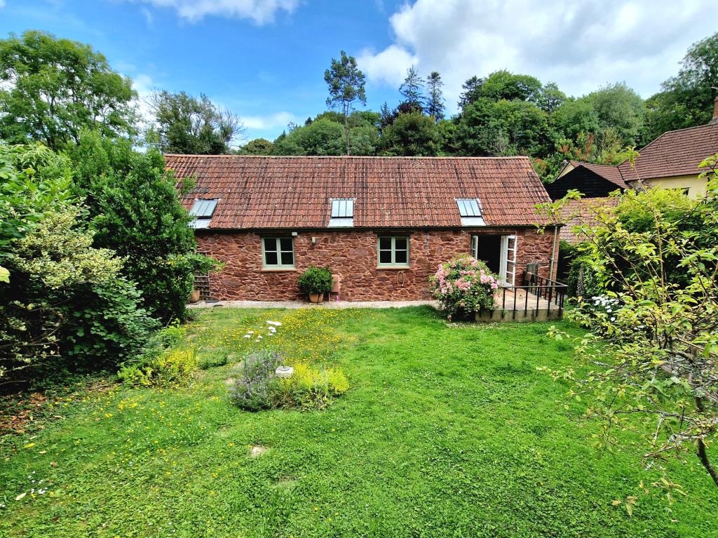 Lot: 122 - DETACHED BARN CONVERSION IN COCKINGTON VILLAGE - Rear of the property